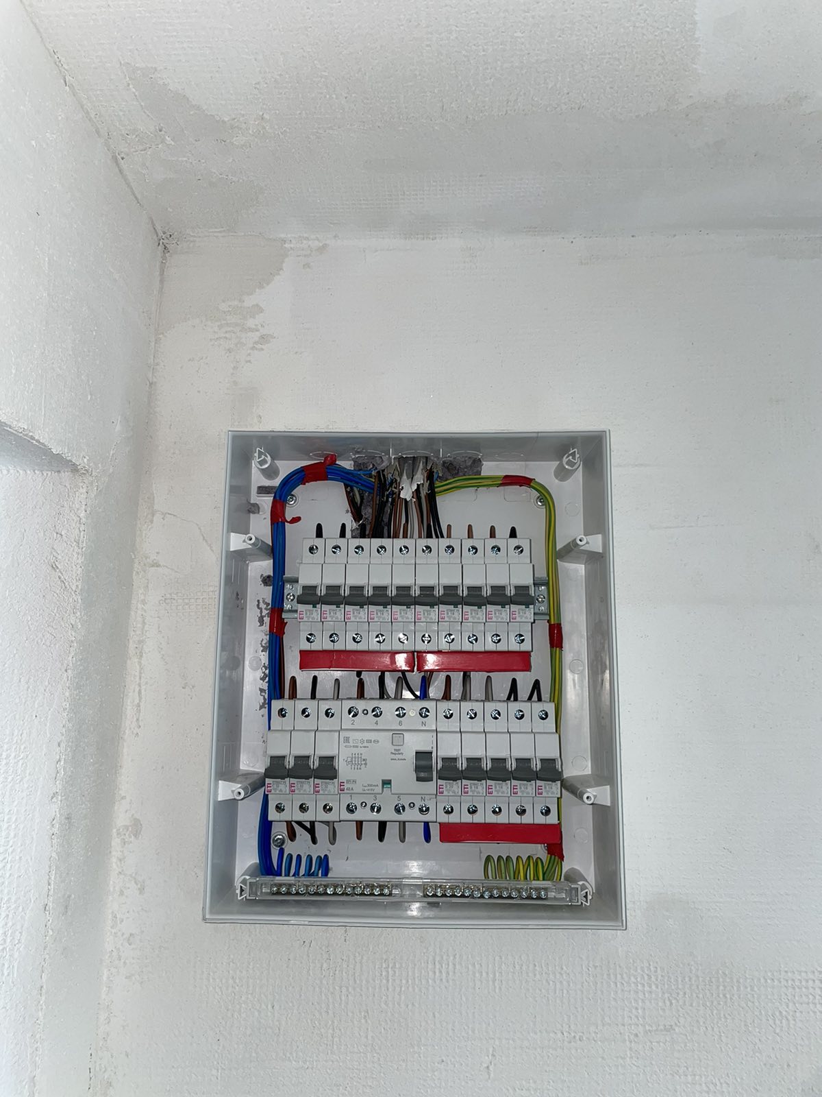 Промена на автоматски осигурувачи 2